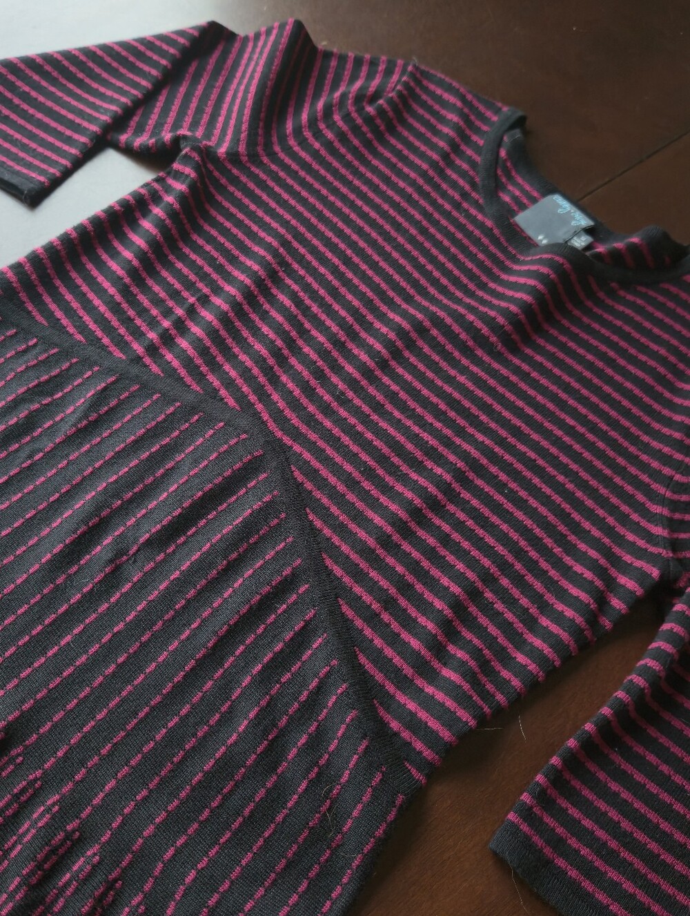 Gabby Skye Size M Midi Black Burgundy Striped Med Weight Knit 3/4 Sleeve Dress